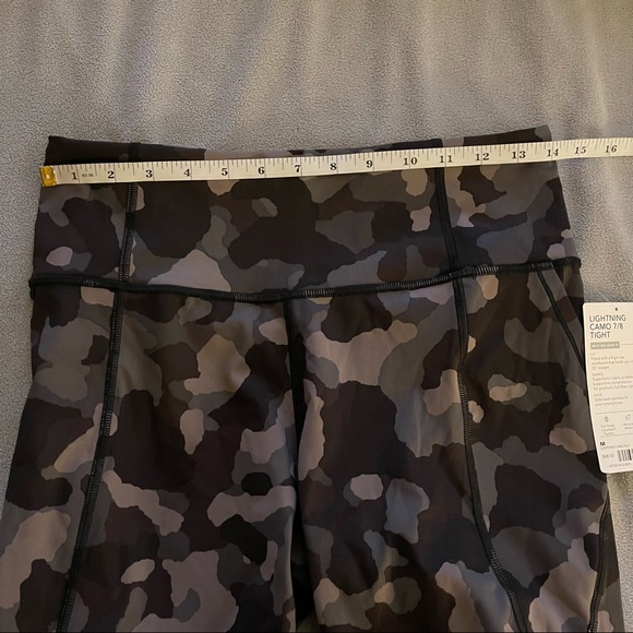 Athleta lightning camo black 7/8 tight leggings medium - Picture 7 of 9